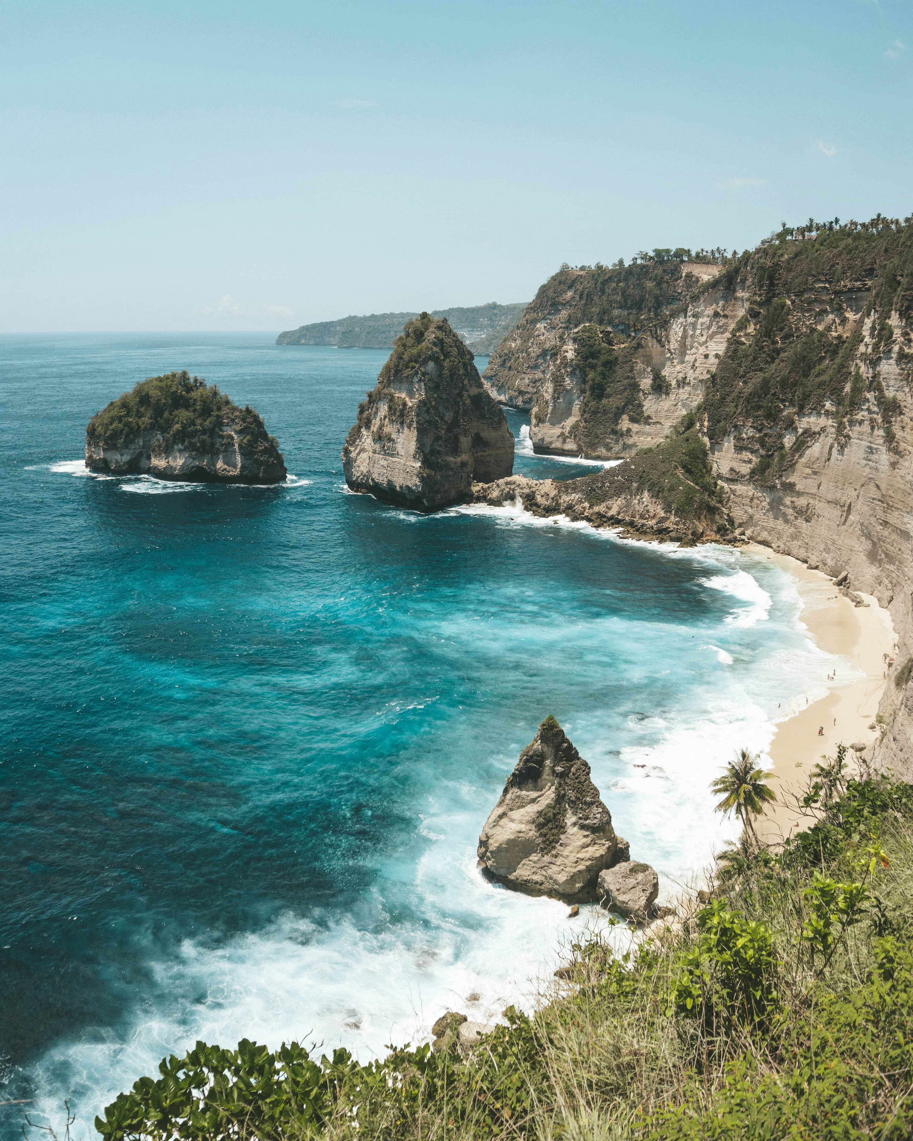 Diamond Beach's white sand cove and turquoise water, Nusa Penida, Bali